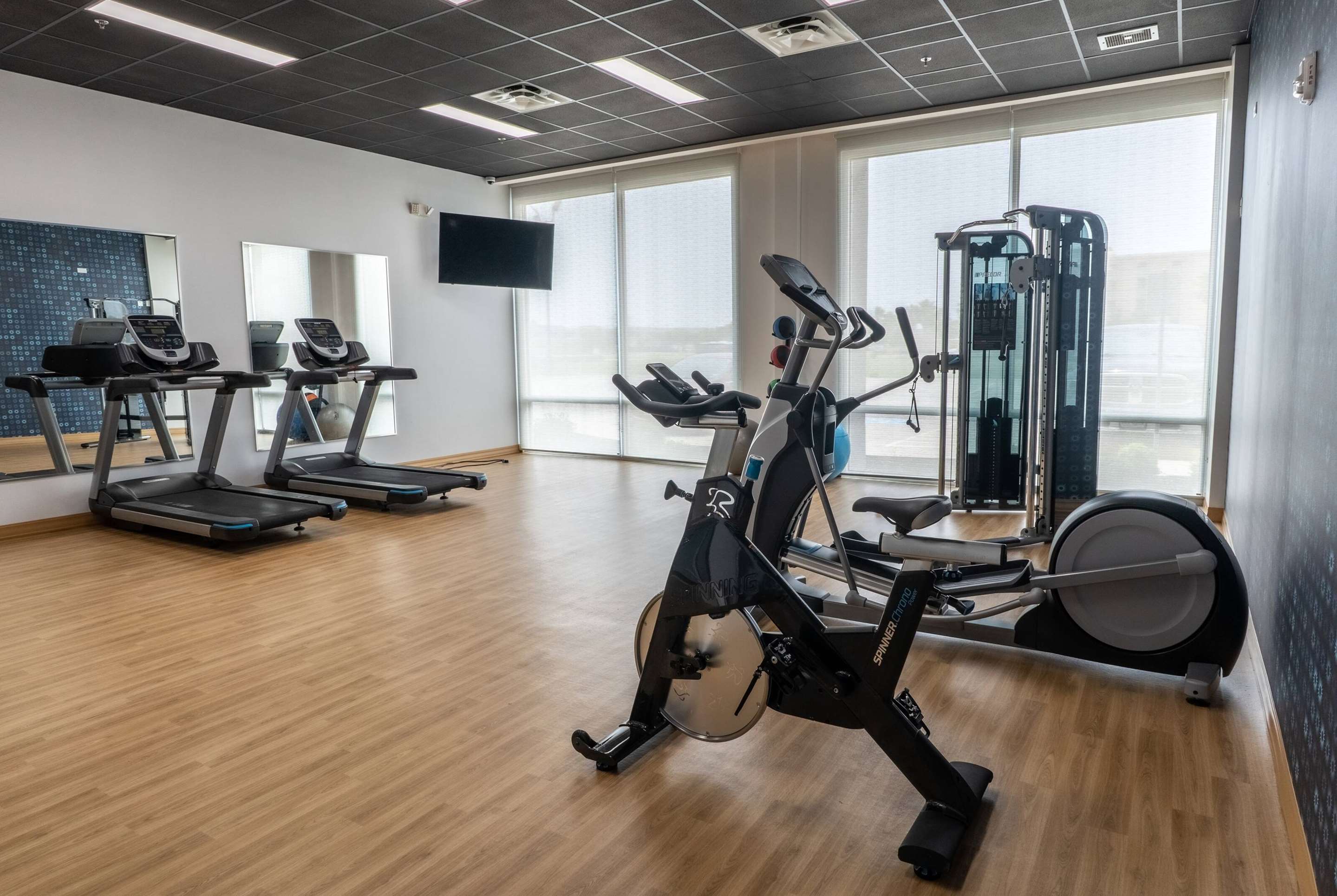 Health club fitness center gym | La Quinta Inn & Suites by Wyndham Corpus Christi Southeast