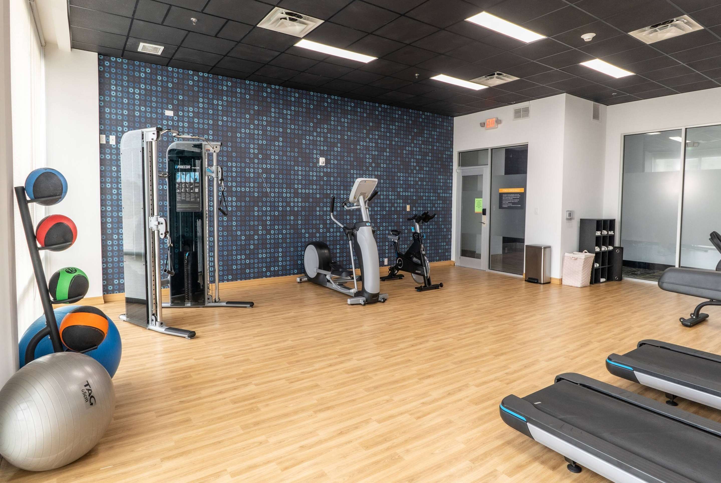 Health club fitness center gym | La Quinta Inn & Suites by Wyndham Corpus Christi Southeast
