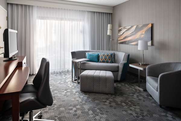 Suite - Sonesta Select Hotel Phoenix