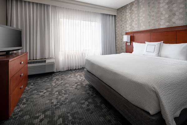 Suite - Sonesta Select Hotel Phoenix