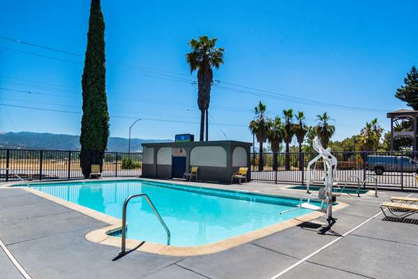 Pool - SureStay Hotel by Best Western Ukiah - CA 101, Exit 551