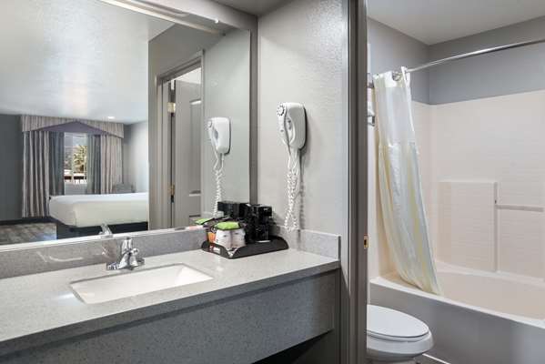  - SureStay Hotel by Best Western Ukiah - CA 101, Exit 551