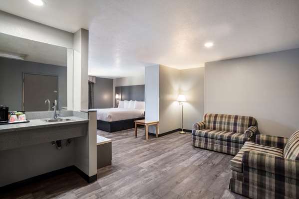 Suite - SureStay Hotel by Best Western Ukiah - CA 101, Exit 551