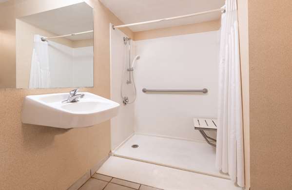  - Aviator Hotel & Suites St Louis - I-55, Exit 197