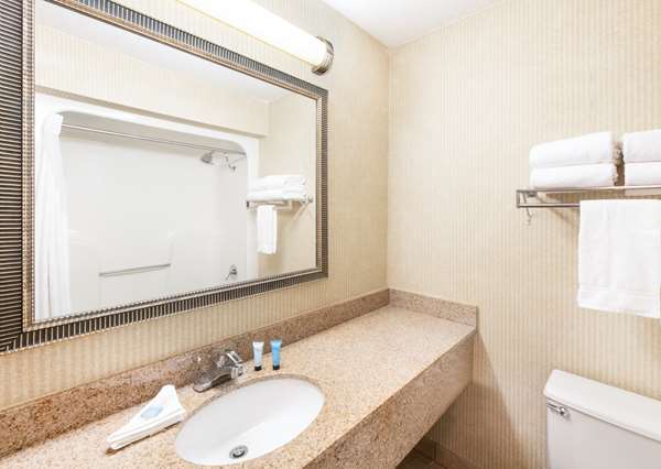  - Aviator Hotel & Suites St Louis - I-55, Exit 197