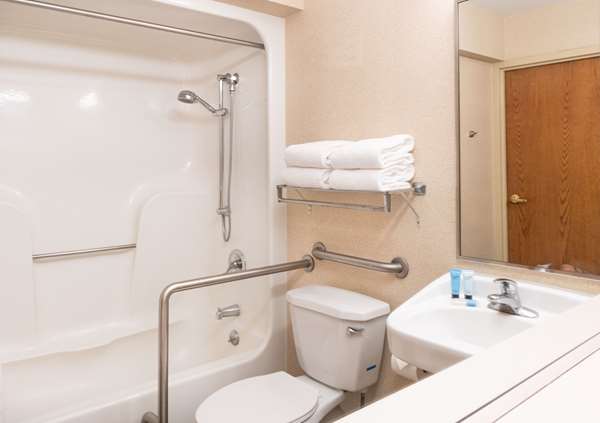  - Aviator Hotel & Suites St Louis - I-55, Exit 197