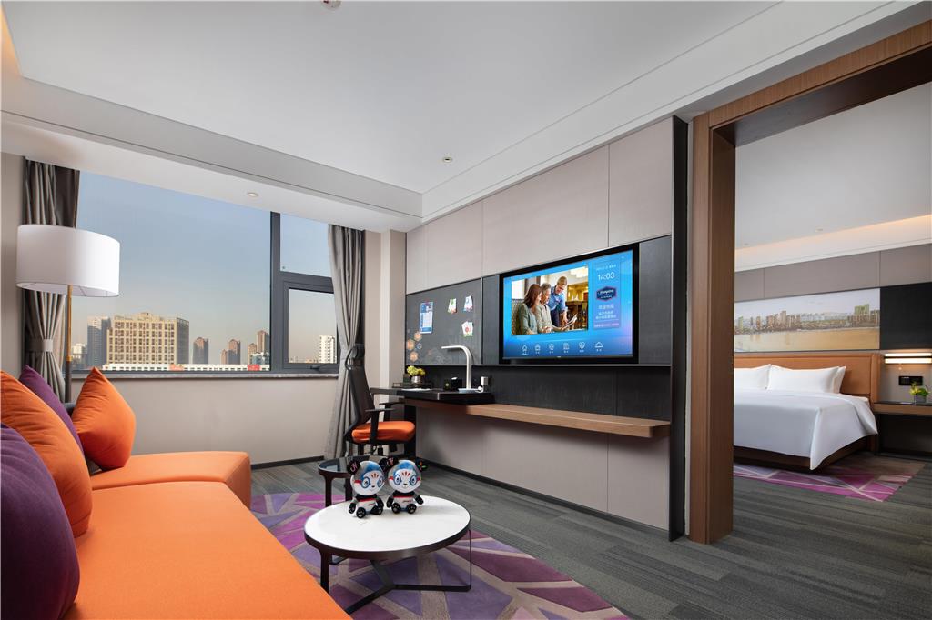 HAMPTON BY HILTON LINYI BEICHENG CE-guestroom-Guest Room,On-Site.jpg