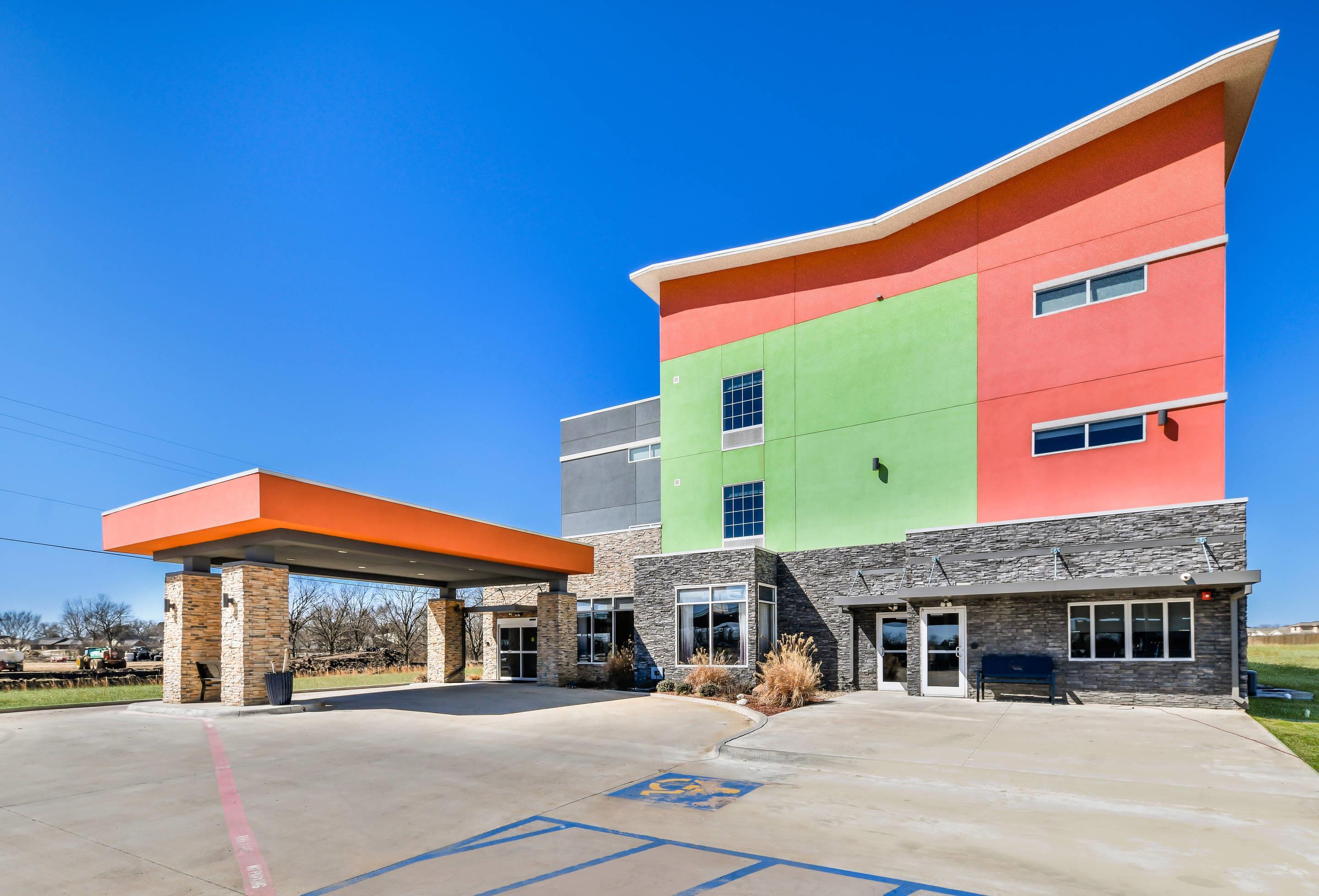 Hotel exterior | Hy-Lo Hotel, Ascend Hotel Collection