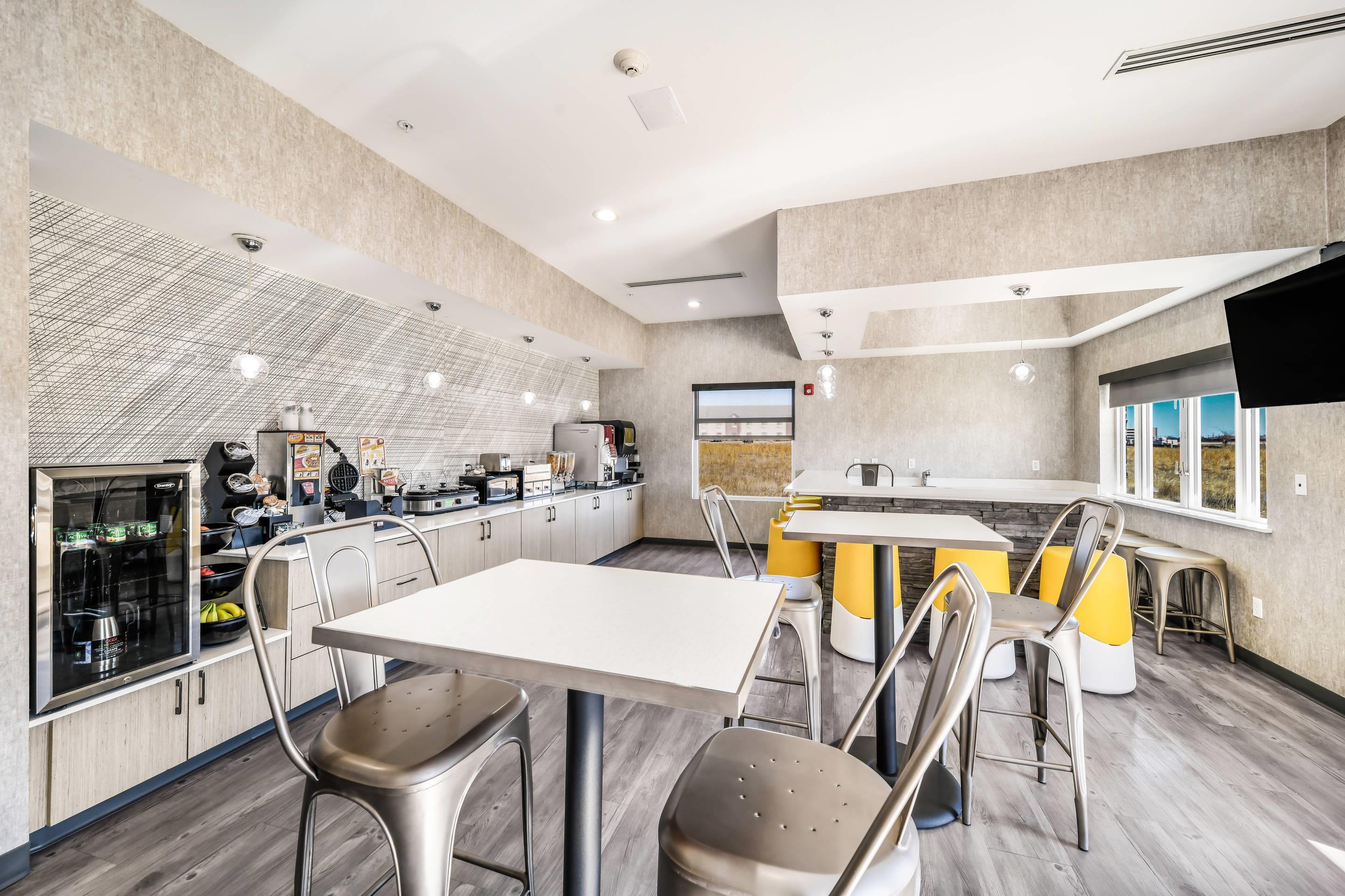 Breakfast area | Hy-Lo Hotel, Ascend Hotel Collection