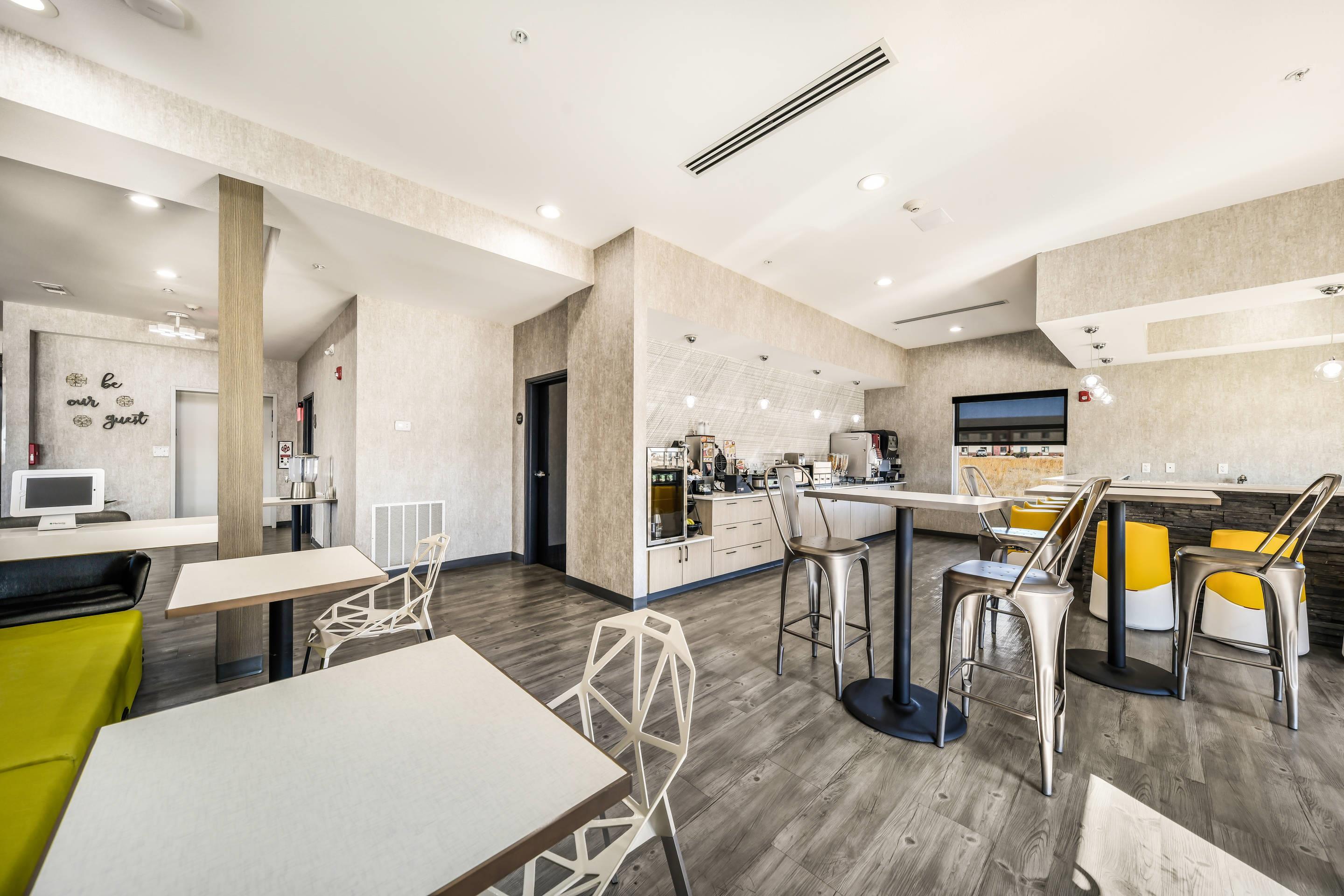 Breakfast area | Hy-Lo Hotel, Ascend Hotel Collection