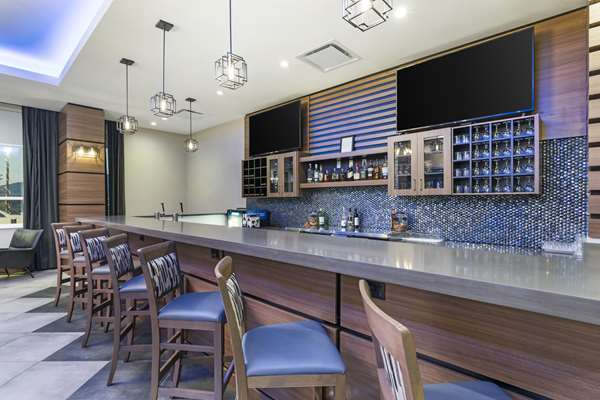 Bar - Best Western Premier Route 97 Vernon Hotel