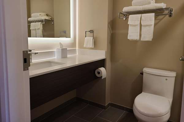  - Super 8 Hotel Thompson