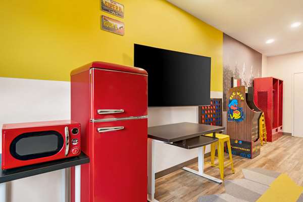  - Super 8 Hotel Thompson