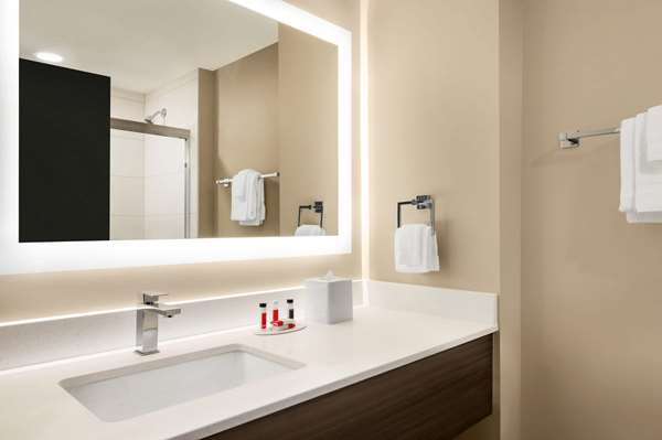  - Super 8 Hotel Thompson