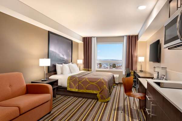 Suite - Super 8 Hotel Thompson