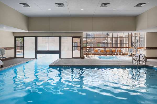 Pool - Sonesta Select Hotel Middletown
