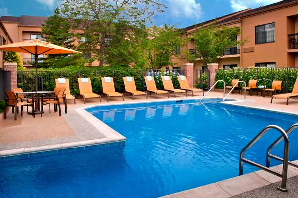 Pool - Sonesta Select Hotel Middletown