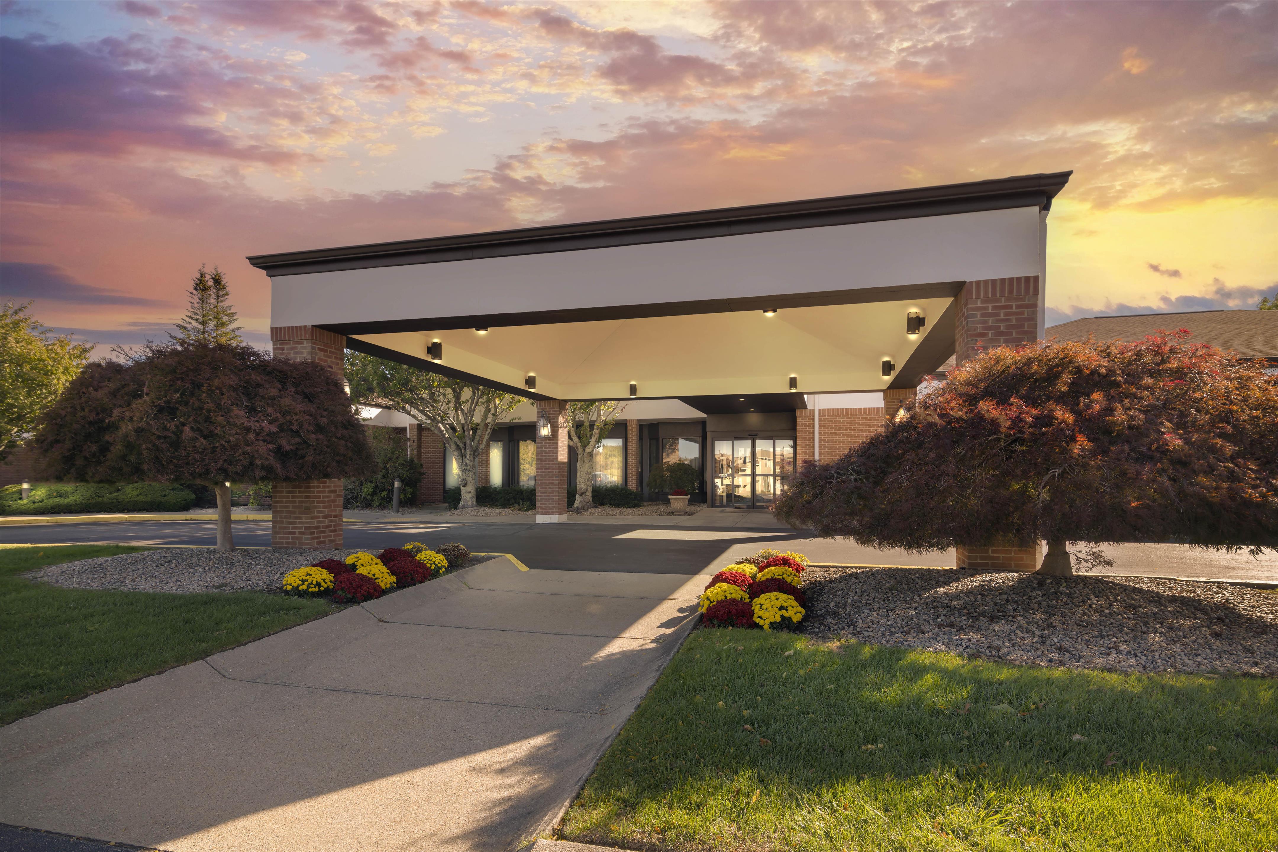 Sonesta Select Newport Middletown twilight | Sonesta Select Newport Middletown