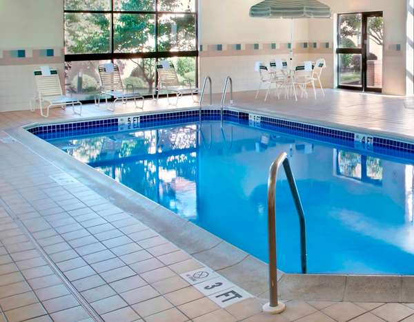 Pool - Sonesta Select Hotel Newark - I-95, Exit 4B