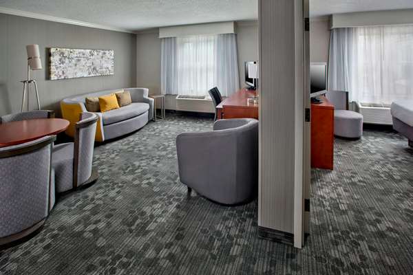 Suite - Sonesta Select Hotel Tinton Falls Eatontown