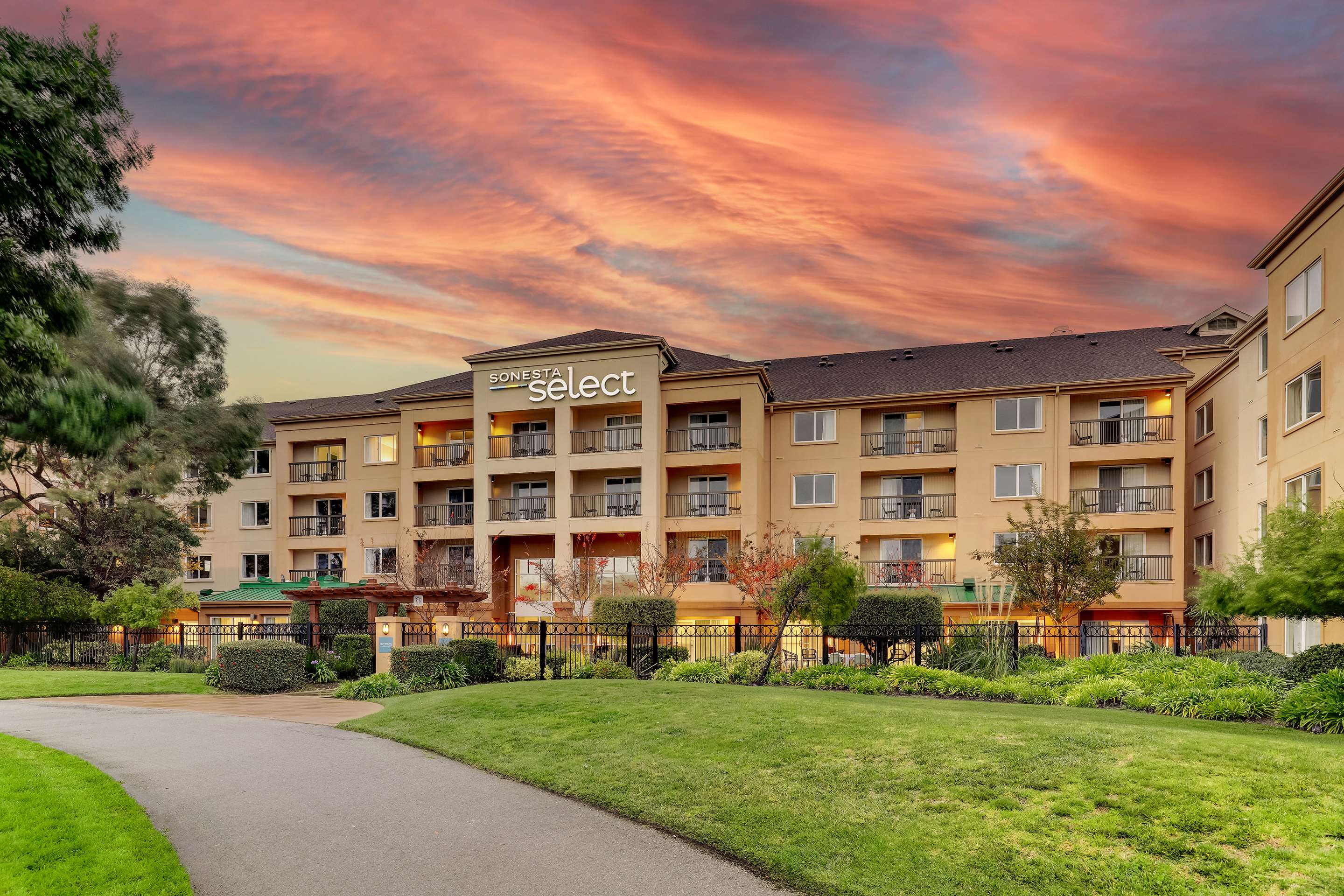 Exterior Twilight 2 | AC Hotel by Marriott San Francisco Airport Oyster Point/Waterfront