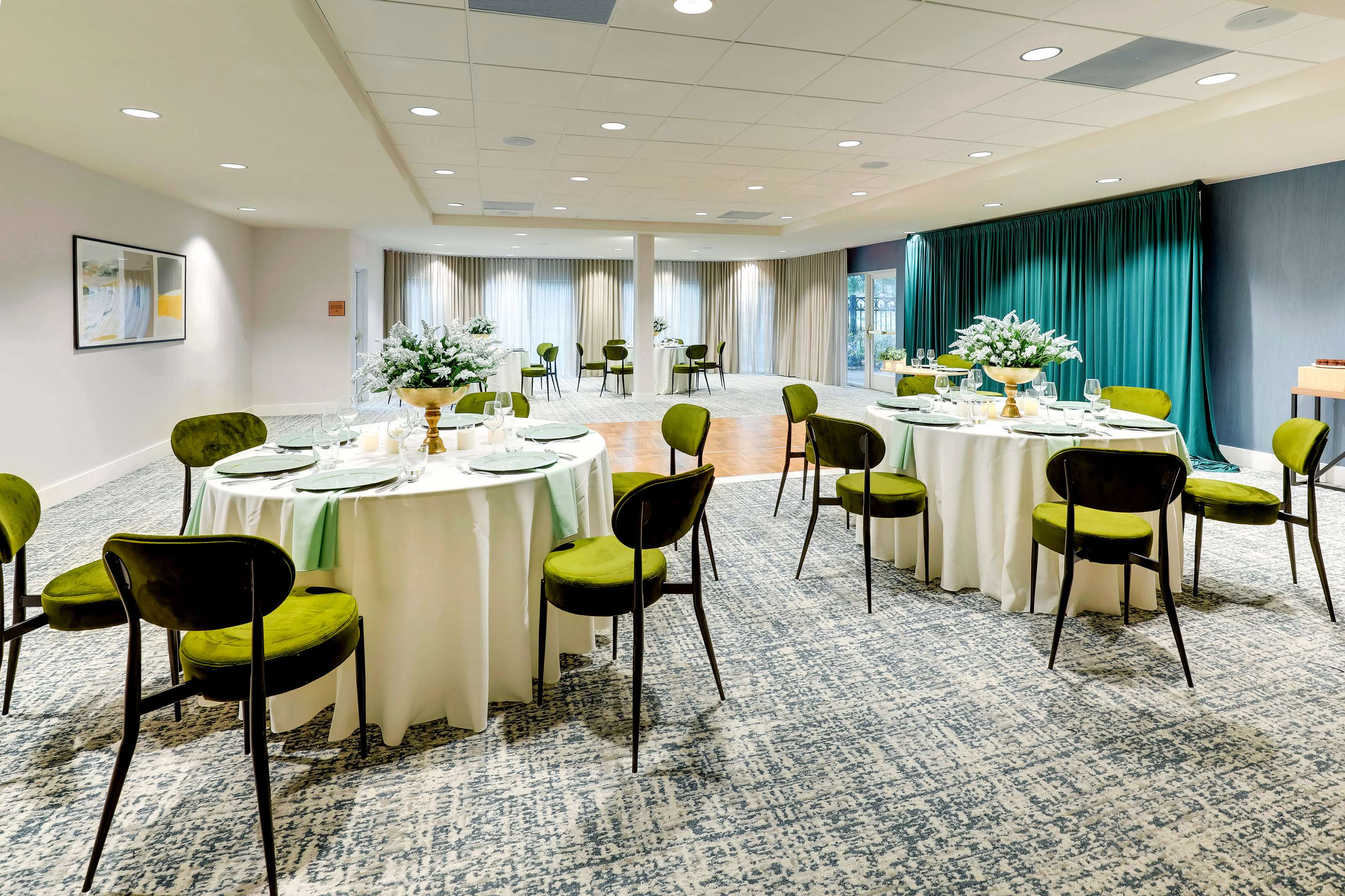 Oyster Point Meeting Room - Social Rounds | AC Hotel by Marriott San Francisco Airport Oyster Point/Waterfront