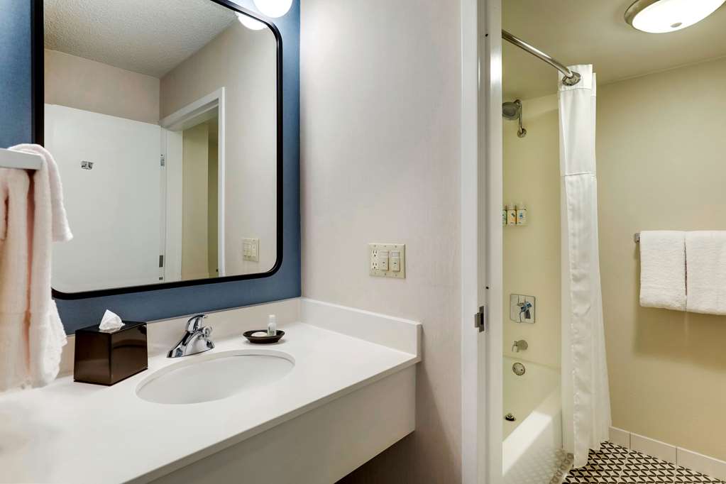 SONESTA SELECT SFO AIRPORT-guestroom-Guest Room,Bathroom,On-Site.jpg