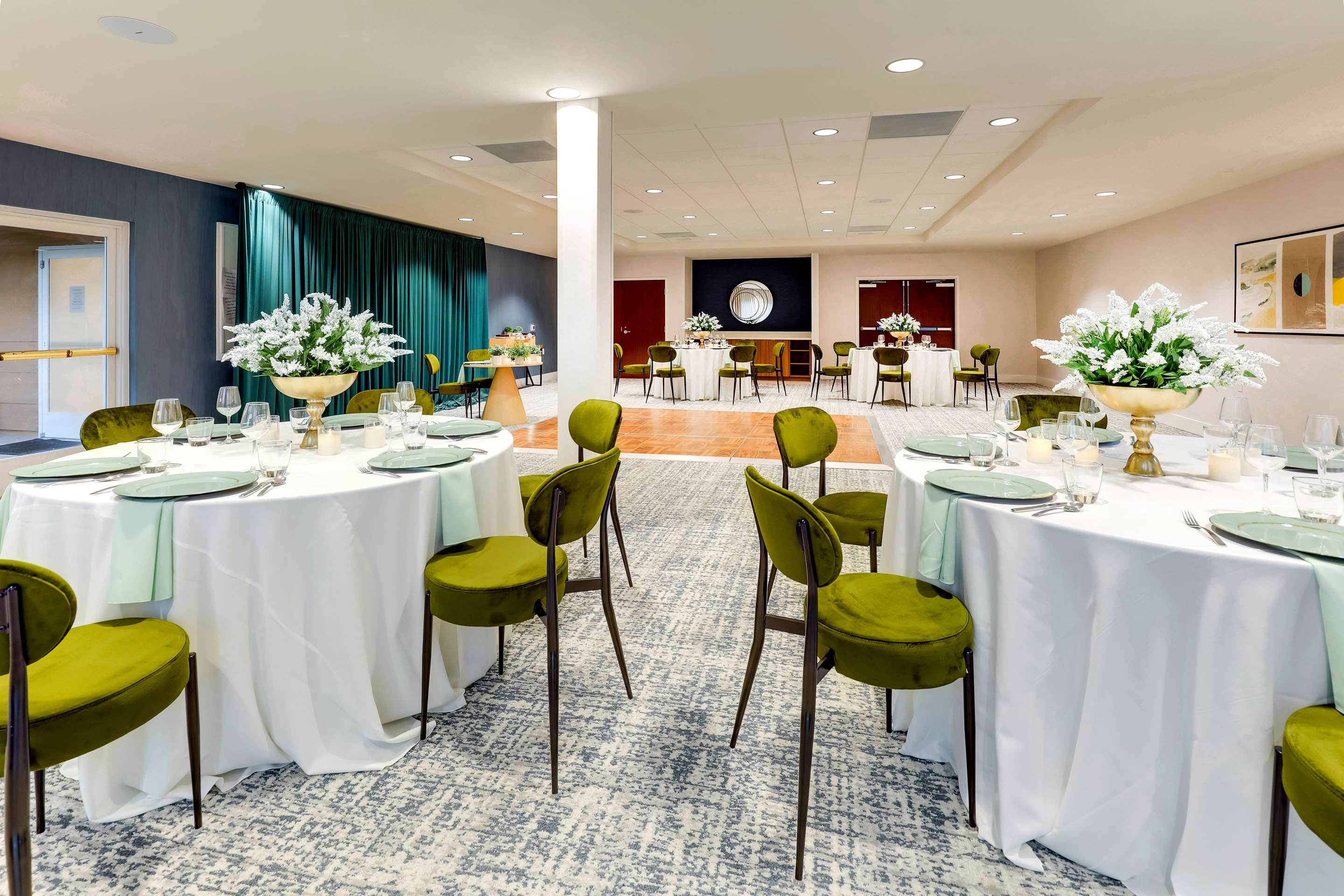 Oyster Point Meeting Room - Social Rounds 4 | AC Hotel by Marriott San Francisco Airport Oyster Point/Waterfront