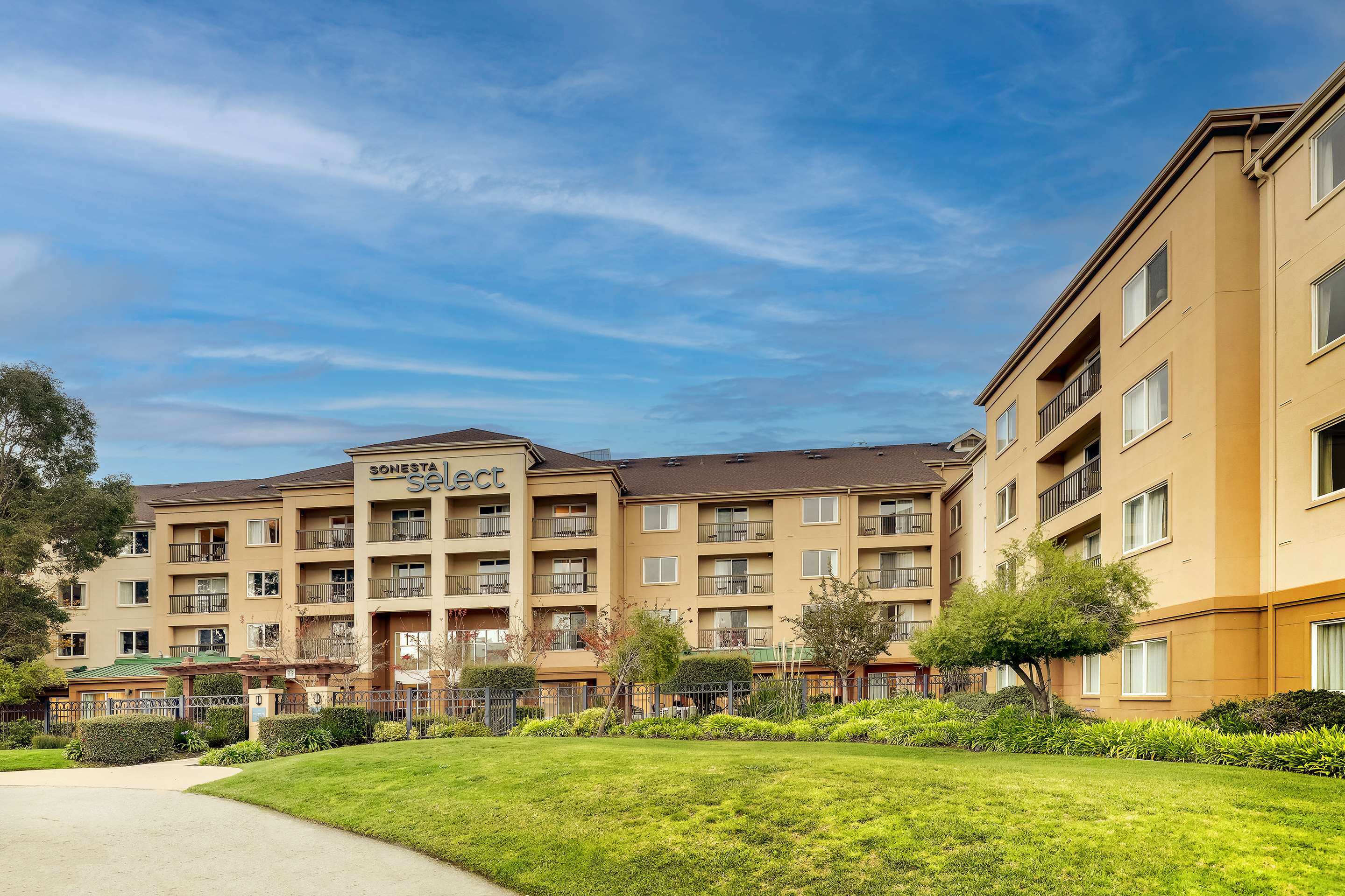 Exterior 2 | AC Hotel by Marriott San Francisco Airport Oyster Point/Waterfront