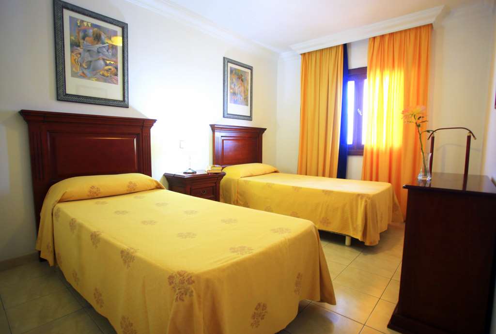 LABRANDA LOS COCOTEROS-guestroom-Guest Room,Suite,On-Site.jpg
