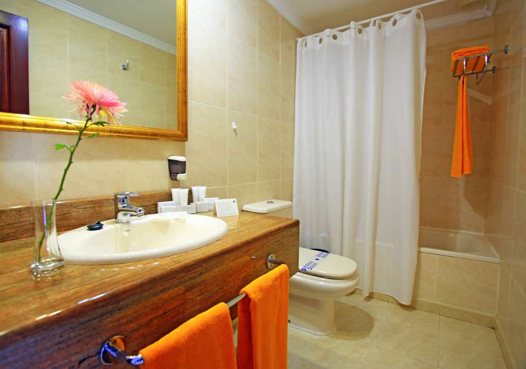 LABRANDA LOS COCOTEROS-guestroom-Guest Room,On-Site.jpg