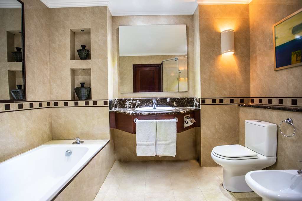 AVANI PEMBA-guestroom-Guest Room,Bathroom,On-Site.jpg