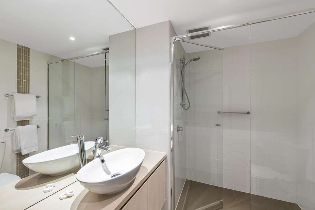 ISTAY PRECINCT ADELAIDE-guestroom-Guest Room,Bathroom,Suite,On-Site.jpg
