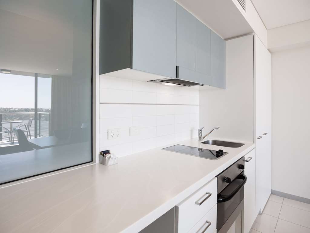 Oaks Adelaide Horizons Suites-guestroom-Guest Room,Guest Room Amenity,Kitchen/Kitchenette,On-Site.jpg