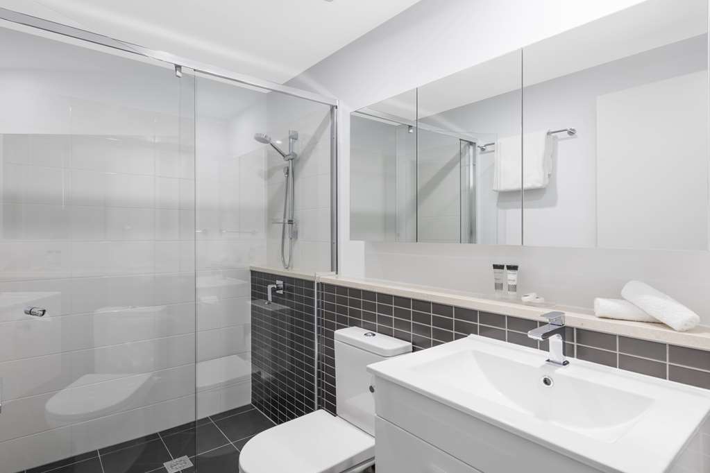 Oaks Woolloongabba Suites-guestroom-Guest Room,Bathroom,Suite,On-Site.jpg