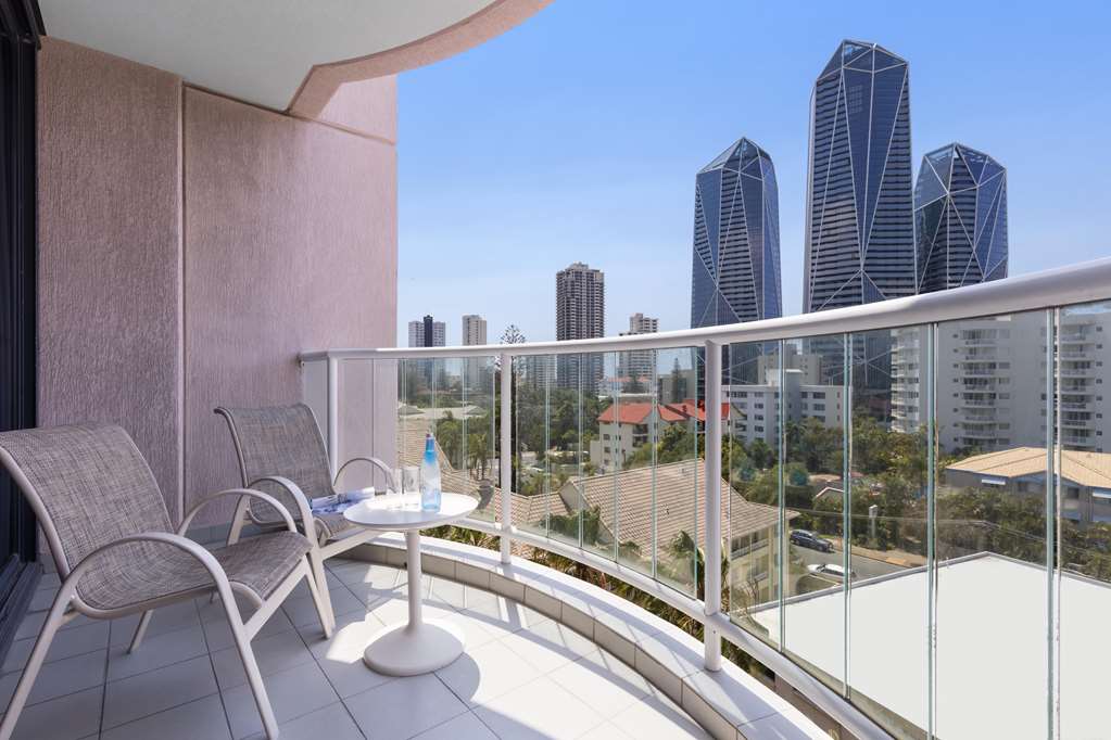 OAKS GOLD COAST HOTEL-guestroom-Guest Room,On-Site.jpg
