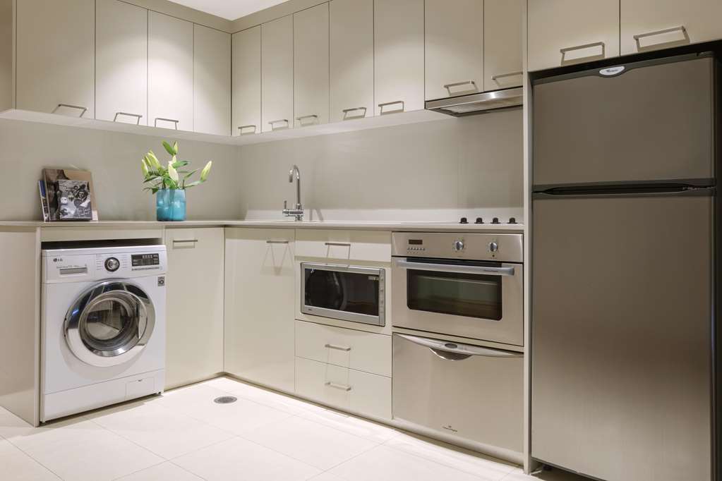 OAKS GOLD COAST HOTEL-guestroom-Guest Room,Guest Room Amenity,Kitchen/Kitchenette,On-Site.jpg