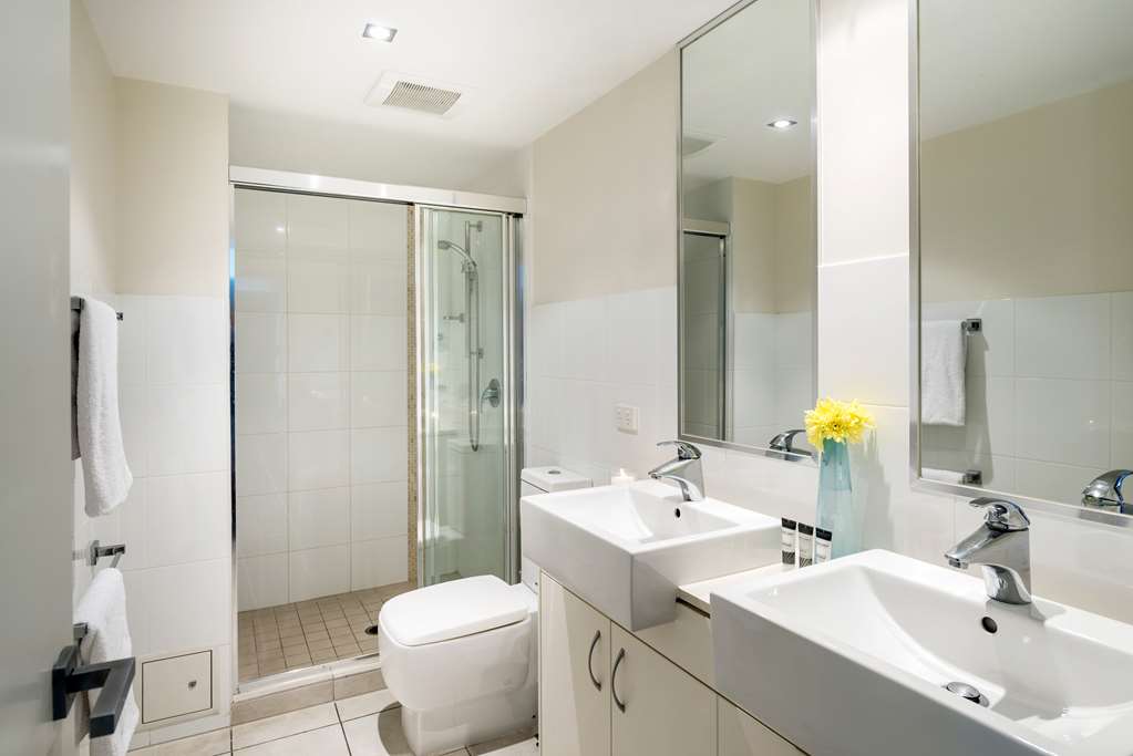 OAKS IPSWICH ASPIRE SUITES-guestroom-Guest Room,Bathroom,On-Site.jpg