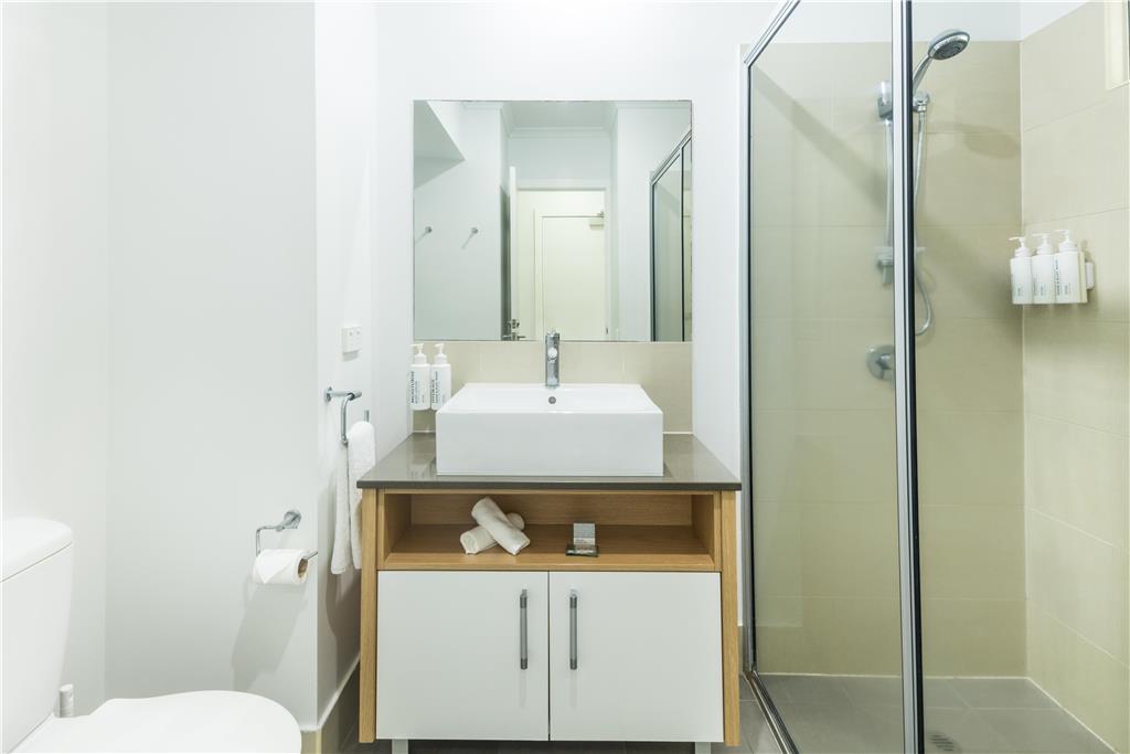 OAKS PORT DOUGLAS RESORT-guestroom-Guest Room,Bathroom,On-Site.jpg