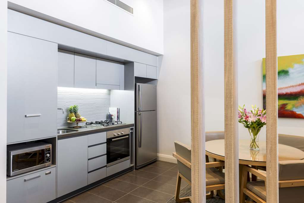 Oaks Redcliffe Mon Komo Suites-guestroom-Guest Room,Guest Room Amenity,Kitchen/Kitchenette,On-Site.jpg