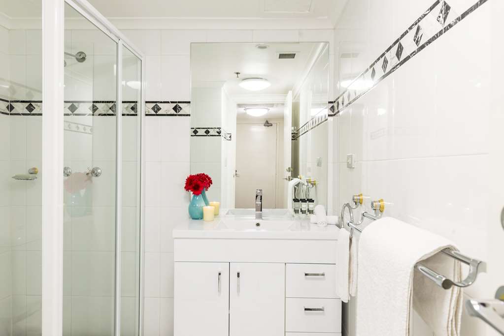 Oaks Sydney Castlereagh Suites-guestroom-Guest Room,Bathroom,On-Site.jpg