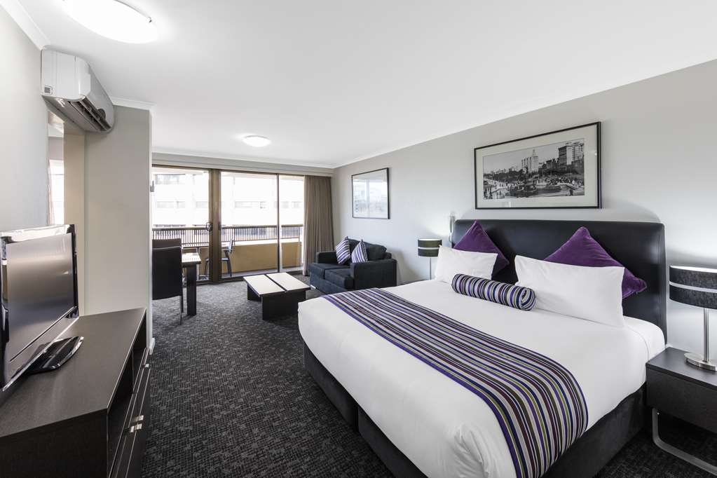 OAKS SYDNEY HYDE PARK SUITES-guestroom-Guest Room,On-Site.jpg