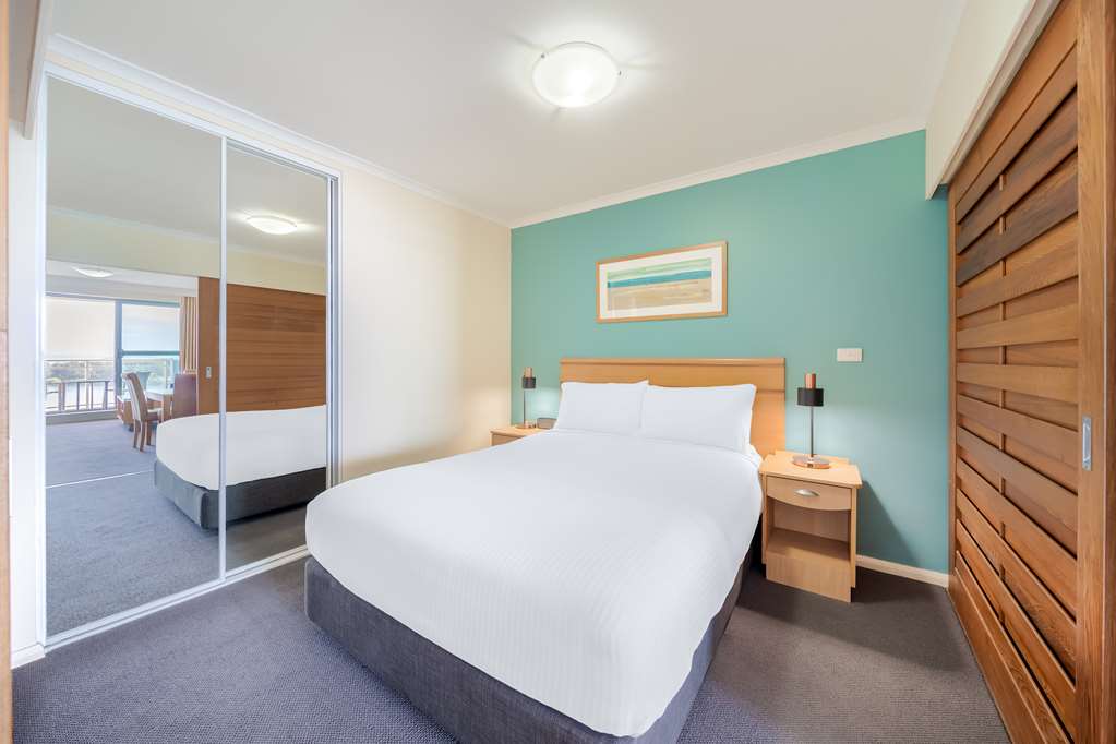 OAKS WATERFRONT SUITES-guestroom-Guest Room,On-Site.jpg