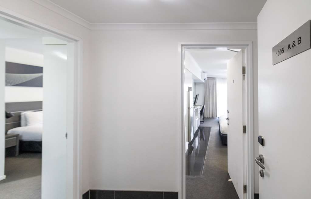 Oaks Townsville Hotel-guestroom-Guest Room,Guest Room Amenity,On-Site.jpg