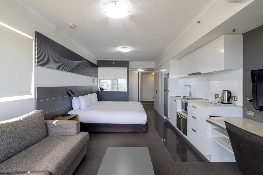Oaks Townsville Hotel-guestroom-Guest Room,On-Site.jpg