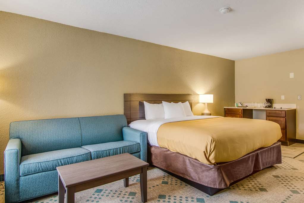 SUBURBAN STUDIOS HOTEL KINGSLAND NE-guestroom-Guest Room,Suite,On-Site.jpg