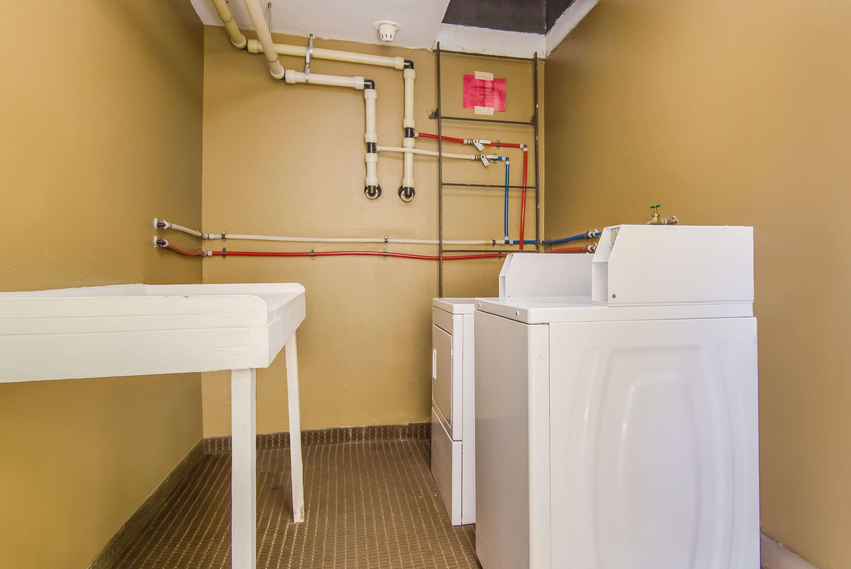 Guest laundry facilities | Suburban Studios