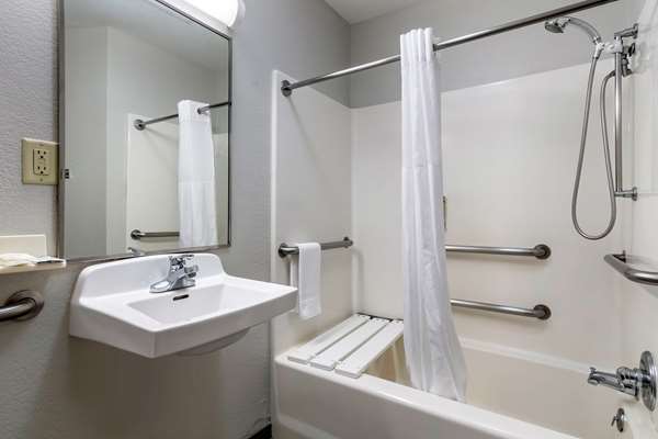  - MainStay Suites Emporia - I-35, Exit 128