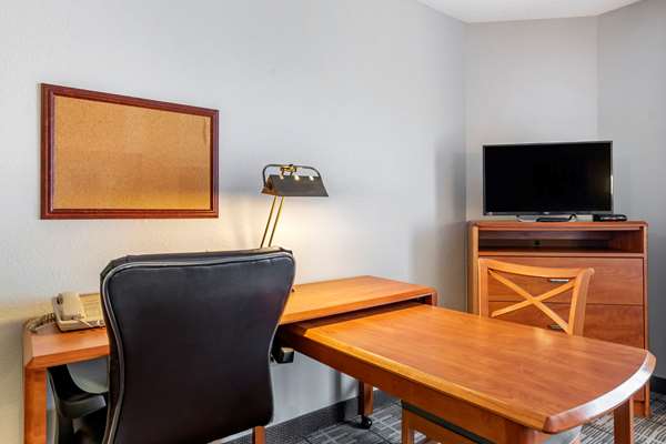  - MainStay Suites Emporia - I-35, Exit 128