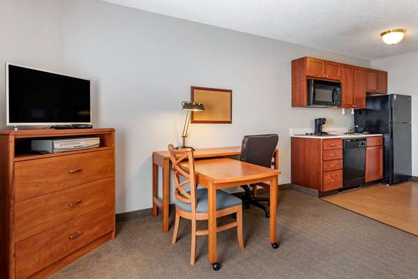  - MainStay Suites Emporia - I-35, Exit 128
